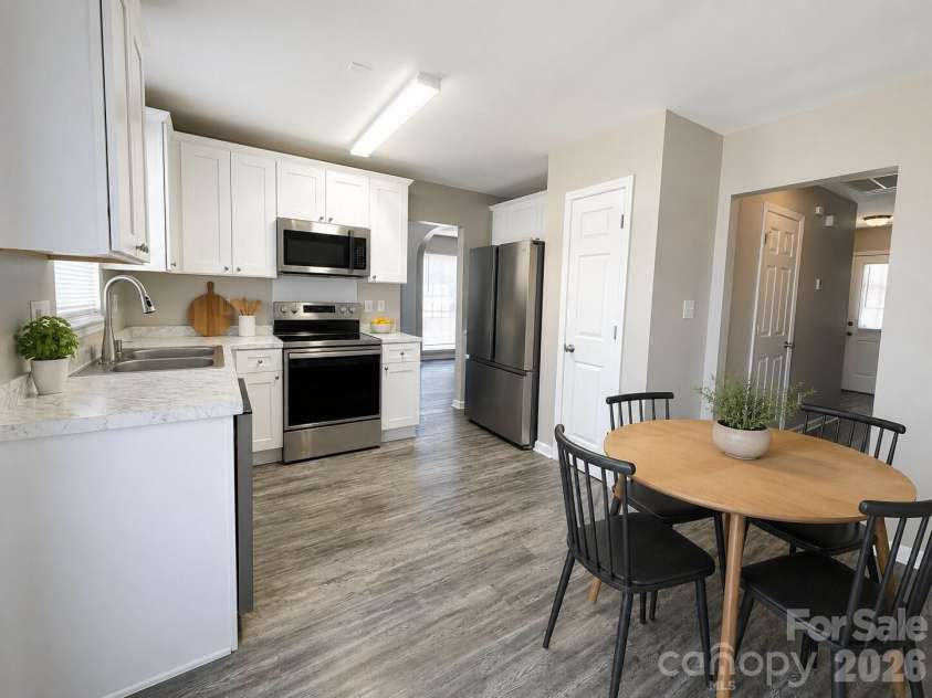 124 Winding Canyon Drive, Charlotte, NC 28214.  MLS# CAR4412852, YatesRealty ID 48558. 