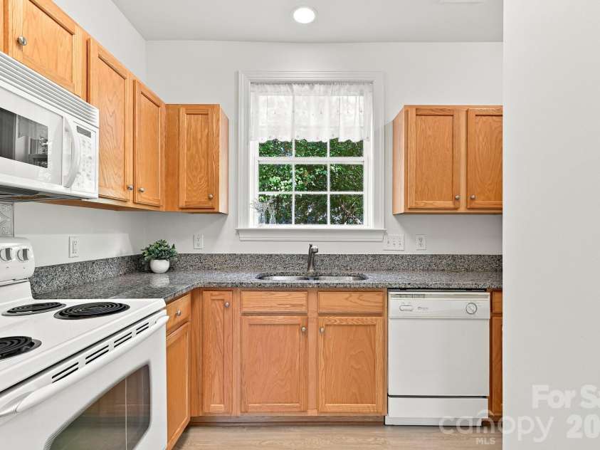 19832 Feriba Place, Cornelius, NC 28031.  MLS# CAR4412885, YatesRealty ID 48559. Granite countertops