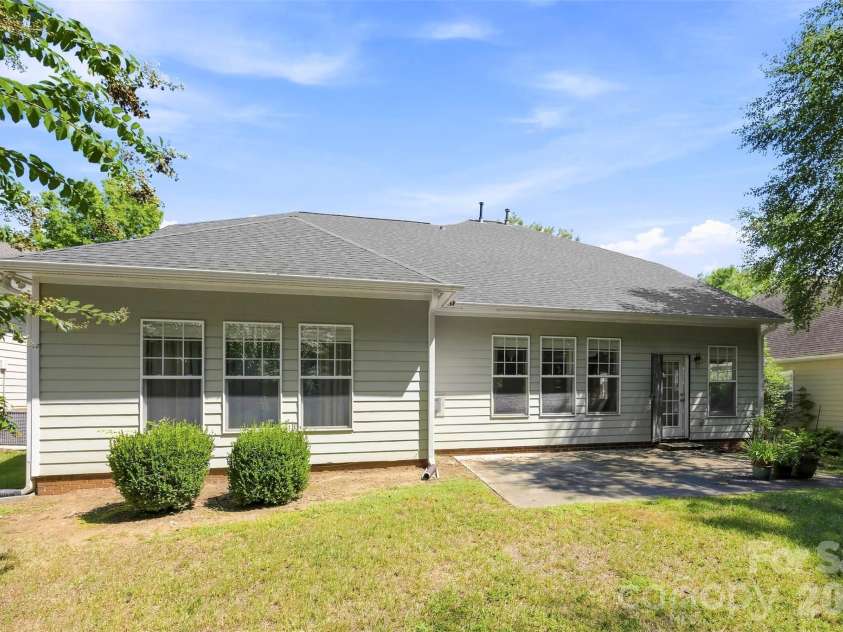 13210 Arbor Day Court, Charlotte, NC 28269.  MLS# CAR4421249, YatesRealty ID 48560. 