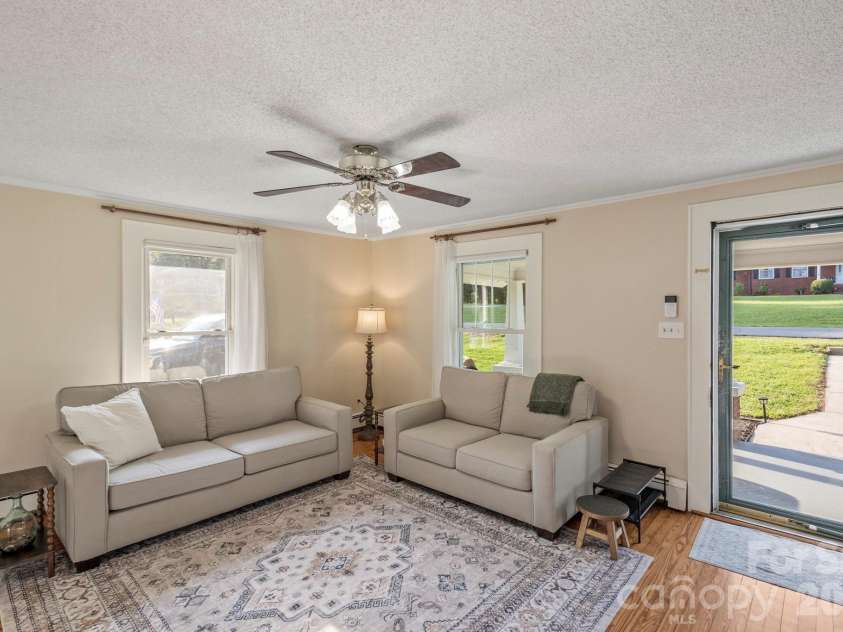 1810 Central Drive, Kannapolis, NC 28083.  MLS# CAR4421078, YatesRealty ID 48561. 