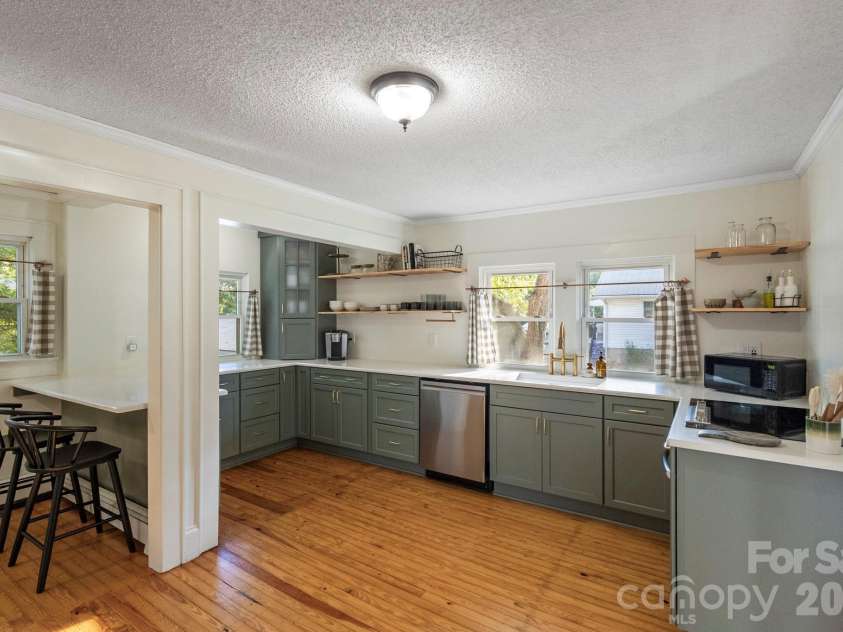 1810 Central Drive, Kannapolis, NC 28083.  MLS# CAR4421078, YatesRealty ID 48561. 
