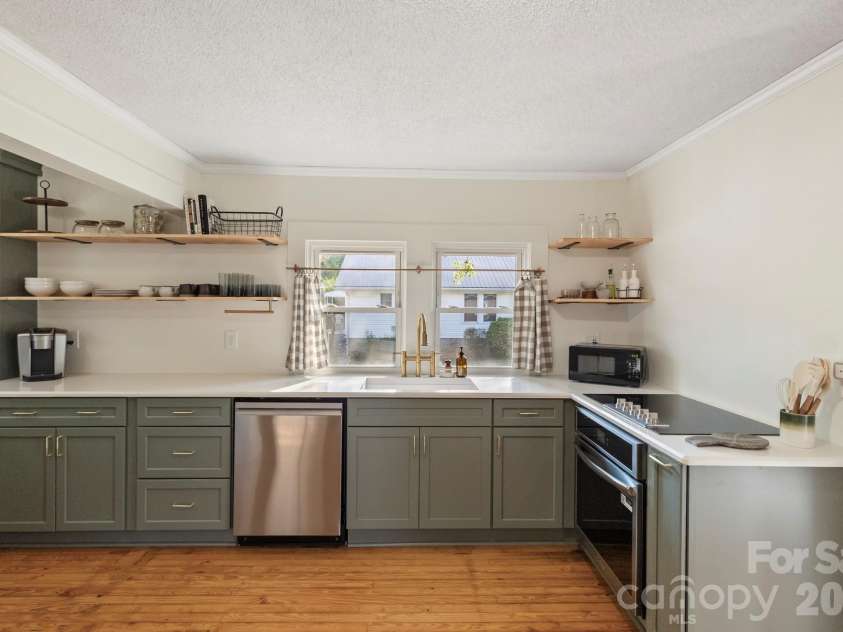 1810 Central Drive, Kannapolis, NC 28083.  MLS# CAR4421078, YatesRealty ID 48561. 