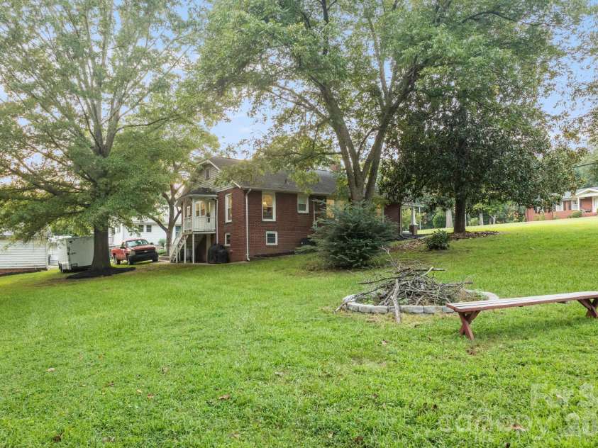 1810 Central Drive, Kannapolis, NC 28083.  MLS# CAR4421078, YatesRealty ID 48561. 