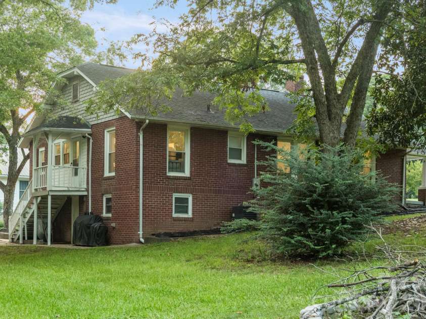1810 Central Drive, Kannapolis, NC 28083.  MLS# CAR4421078, YatesRealty ID 48561. 