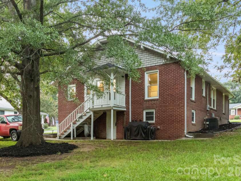 1810 Central Drive, Kannapolis, NC 28083.  MLS# CAR4421078, YatesRealty ID 48561. 