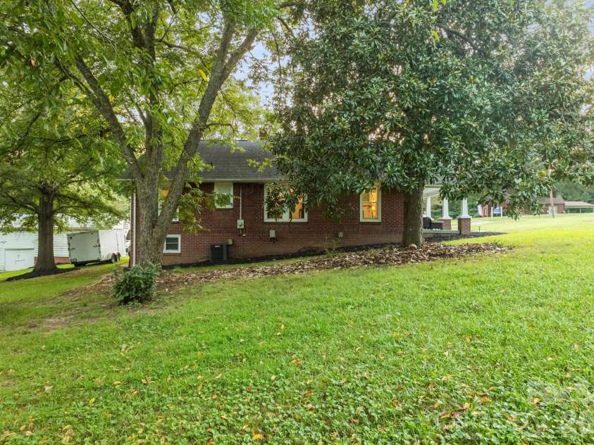 1810 Central Drive, Kannapolis, NC 28083.  MLS# CAR4421078, YatesRealty ID 48561. 