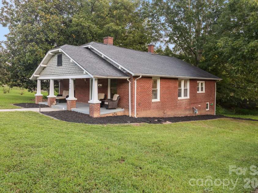 1810 Central Drive, Kannapolis, NC 28083.  MLS# CAR4421078, YatesRealty ID 48561. 