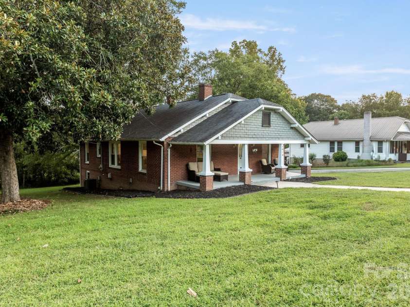 1810 Central Drive, Kannapolis, NC 28083.  MLS# CAR4421078, YatesRealty ID 48561. 