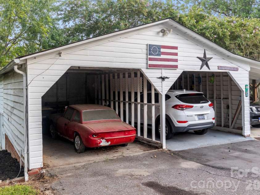 1810 Central Drive, Kannapolis, NC 28083.  MLS# CAR4421078, YatesRealty ID 48561. 