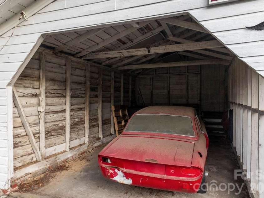 1810 Central Drive, Kannapolis, NC 28083.  MLS# CAR4421078, YatesRealty ID 48561. 