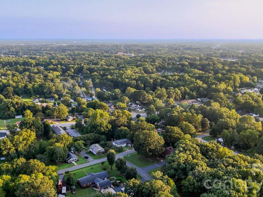 1810 Central Drive, Kannapolis, NC 28083.  MLS# CAR4421078, YatesRealty ID 48561. 