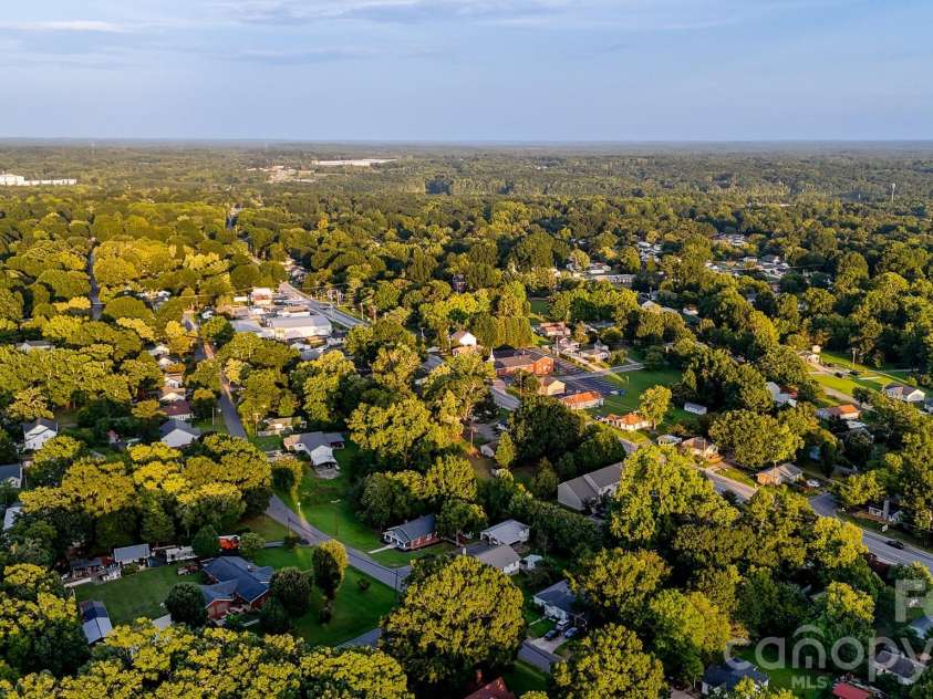 1810 Central Drive, Kannapolis, NC 28083.  MLS# CAR4421078, YatesRealty ID 48561. 