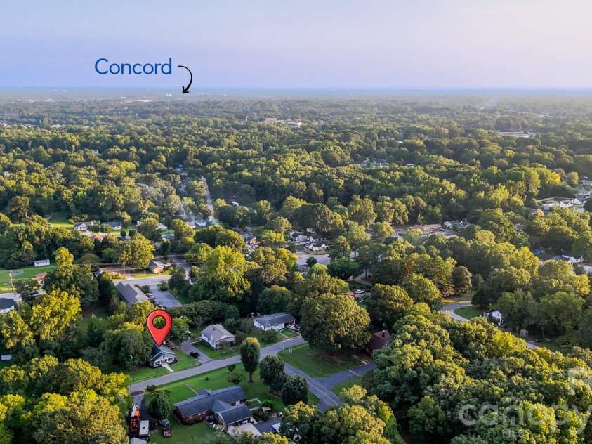 1810 Central Drive, Kannapolis, NC 28083.  MLS# CAR4421078, YatesRealty ID 48561. 