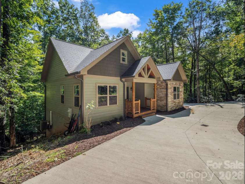 365 Utsonati Lane, Brevard, NC 28712.  MLS# CAR4421033, YatesRealty ID 48562. 