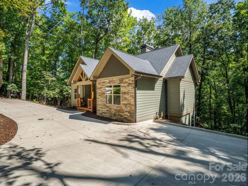 365 Utsonati Lane, Brevard, NC 28712.  MLS# CAR4421033, YatesRealty ID 48562. 