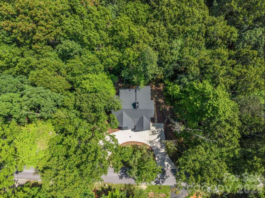 365 Utsonati Lane, Brevard, NC 28712.  MLS# CAR4421033, YatesRealty ID 48562. 