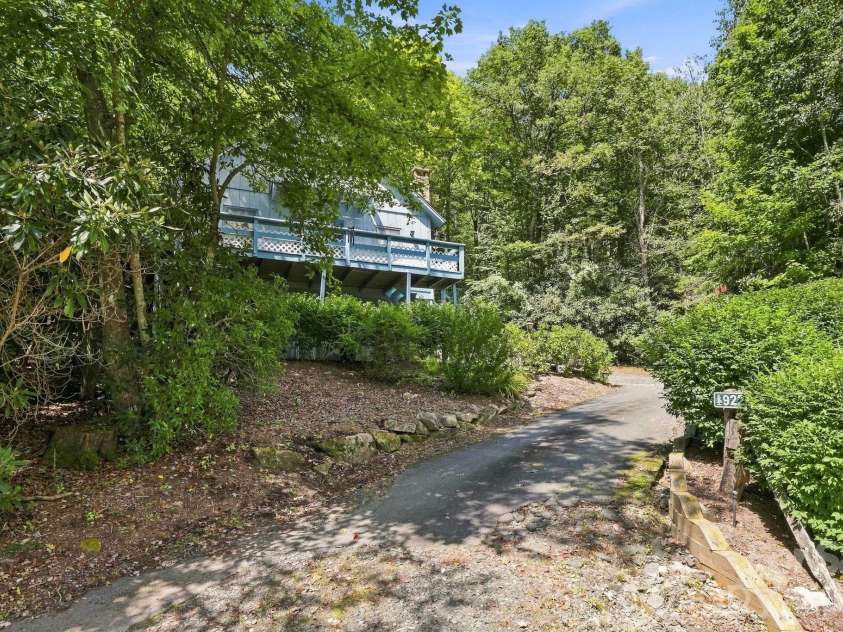922 Goose Hollow Road, Newland, NC 28657.  MLS# CAR4421263, YatesRealty ID 48564. 