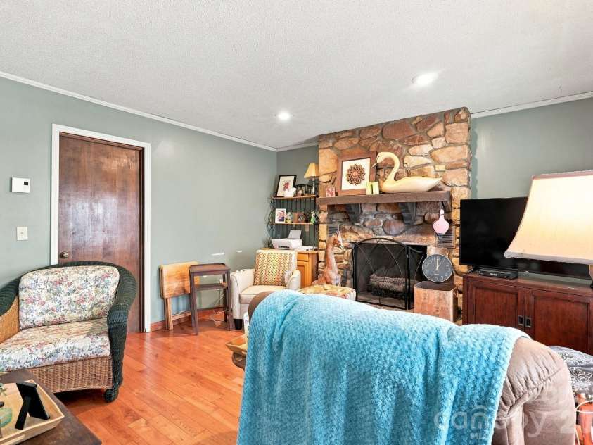 922 Goose Hollow Road, Newland, NC 28657.  MLS# CAR4421263, YatesRealty ID 48564. 