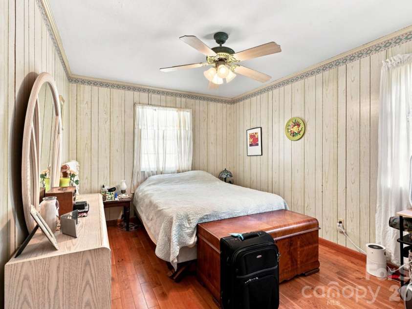 922 Goose Hollow Road, Newland, NC 28657.  MLS# CAR4421263, YatesRealty ID 48564. 