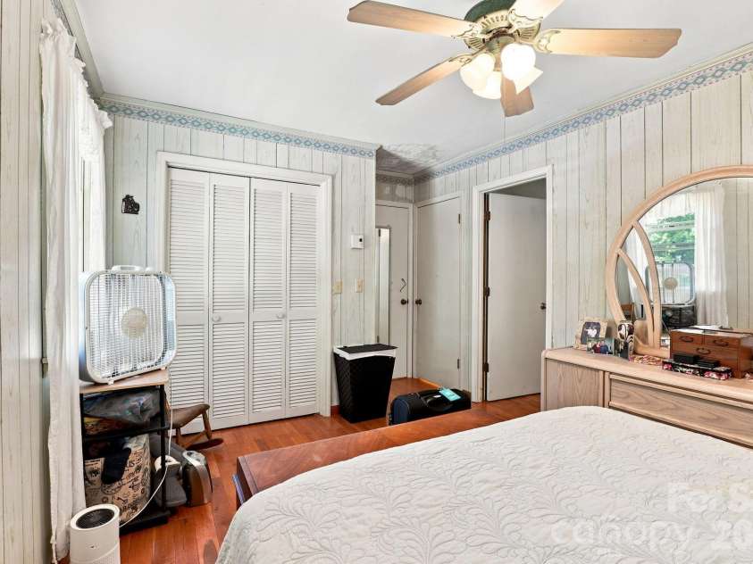 922 Goose Hollow Road, Newland, NC 28657.  MLS# CAR4421263, YatesRealty ID 48564. 