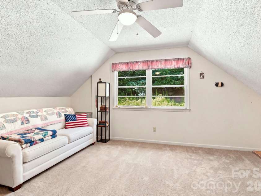 922 Goose Hollow Road, Newland, NC 28657.  MLS# CAR4421263, YatesRealty ID 48564. 