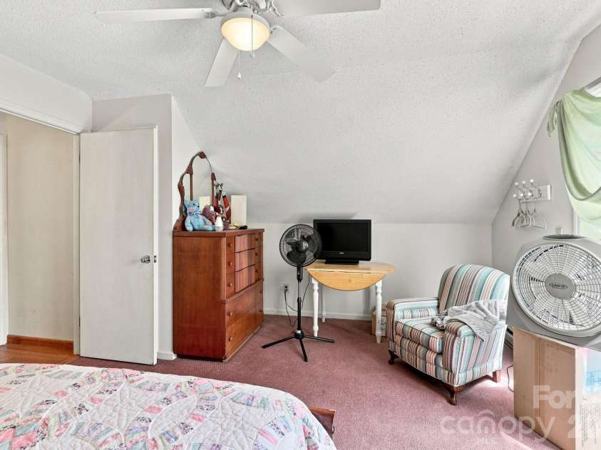 922 Goose Hollow Road, Newland, NC 28657.  MLS# CAR4421263, YatesRealty ID 48564. 