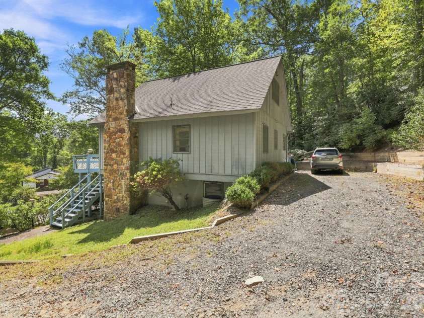 922 Goose Hollow Road, Newland, NC 28657.  MLS# CAR4421263, YatesRealty ID 48564. 