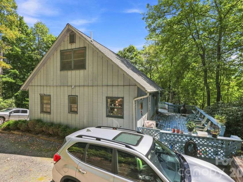 922 Goose Hollow Road, Newland, NC 28657.  MLS# CAR4421263, YatesRealty ID 48564. 