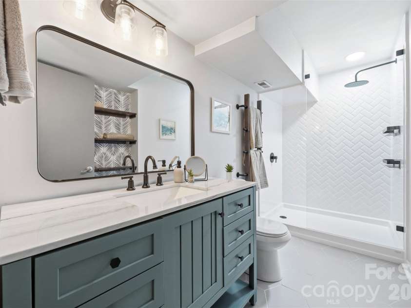 3015 Point Clear Drive, Tega Cay, SC 29708.  MLS# CAR4421189, YatesRealty ID 48568. Primary Bathroom