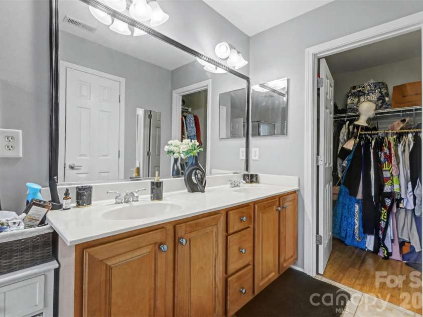 1432 Bedlington Drive, Charlotte, NC 28269.  MLS# CAR4345874, YatesRealty ID 4857. 