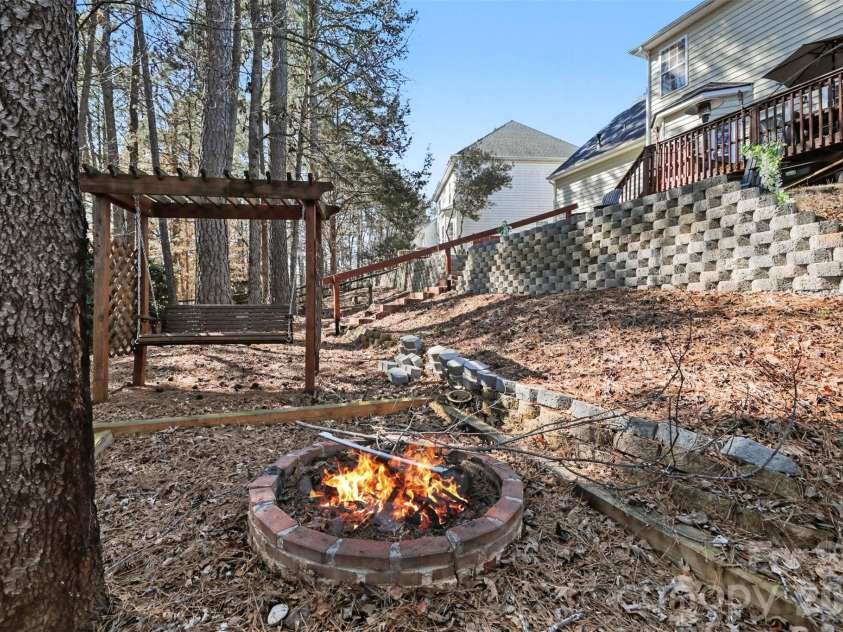 1432 Bedlington Drive, Charlotte, NC 28269.  MLS# CAR4345874, YatesRealty ID 4857. 