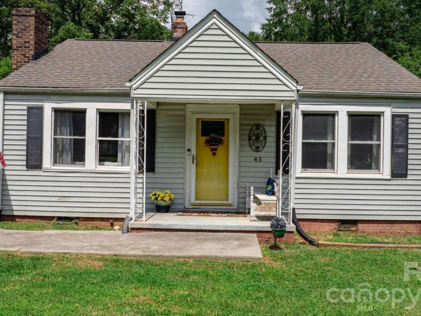 45 26th Avenue, Hickory, NC 28601.  MLS# CAR4419021, YatesRealty ID 48570. 