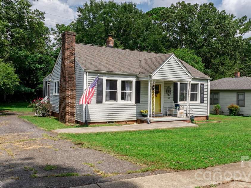 45 26th Avenue, Hickory, NC 28601.  MLS# CAR4419021, YatesRealty ID 48570. 