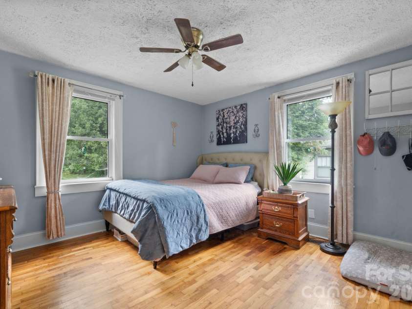 45 26th Avenue, Hickory, NC 28601.  MLS# CAR4419021, YatesRealty ID 48570. 