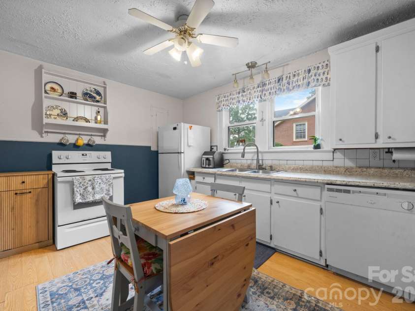 45 26th Avenue, Hickory, NC 28601.  MLS# CAR4419021, YatesRealty ID 48570. 