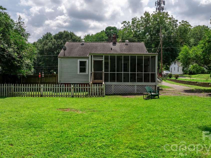 45 26th Avenue, Hickory, NC 28601.  MLS# CAR4419021, YatesRealty ID 48570. 
