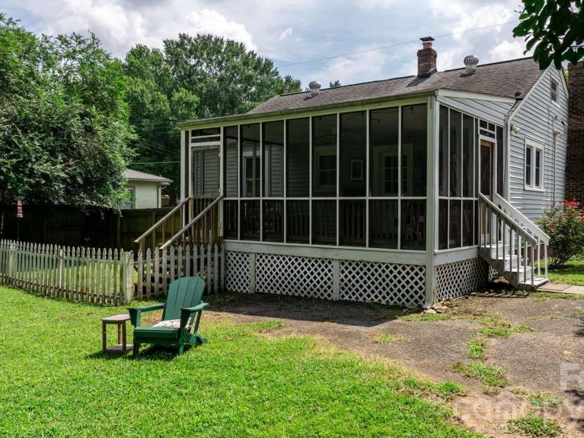 45 26th Avenue, Hickory, NC 28601.  MLS# CAR4419021, YatesRealty ID 48570. 