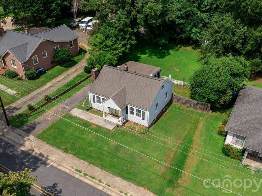 45 26th Avenue, Hickory, NC 28601.  MLS# CAR4419021, YatesRealty ID 48570. 