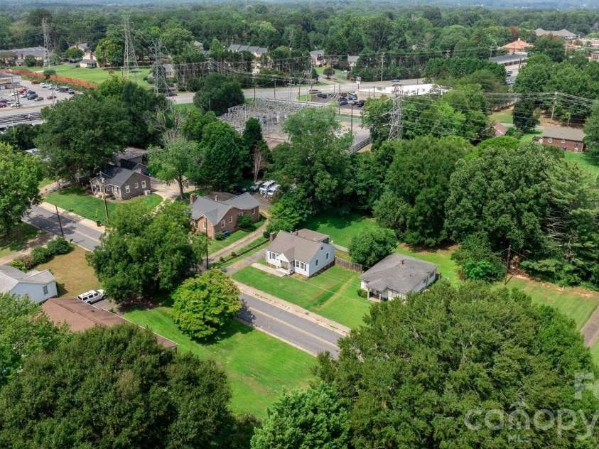 45 26th Avenue, Hickory, NC 28601.  MLS# CAR4419021, YatesRealty ID 48570. 