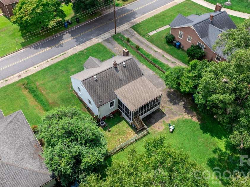 45 26th Avenue, Hickory, NC 28601.  MLS# CAR4419021, YatesRealty ID 48570. 