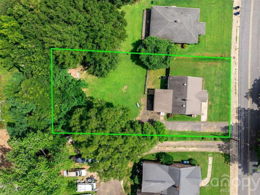 45 26th Avenue, Hickory, NC 28601.  MLS# CAR4419021, YatesRealty ID 48570. Approximate, based on GIS