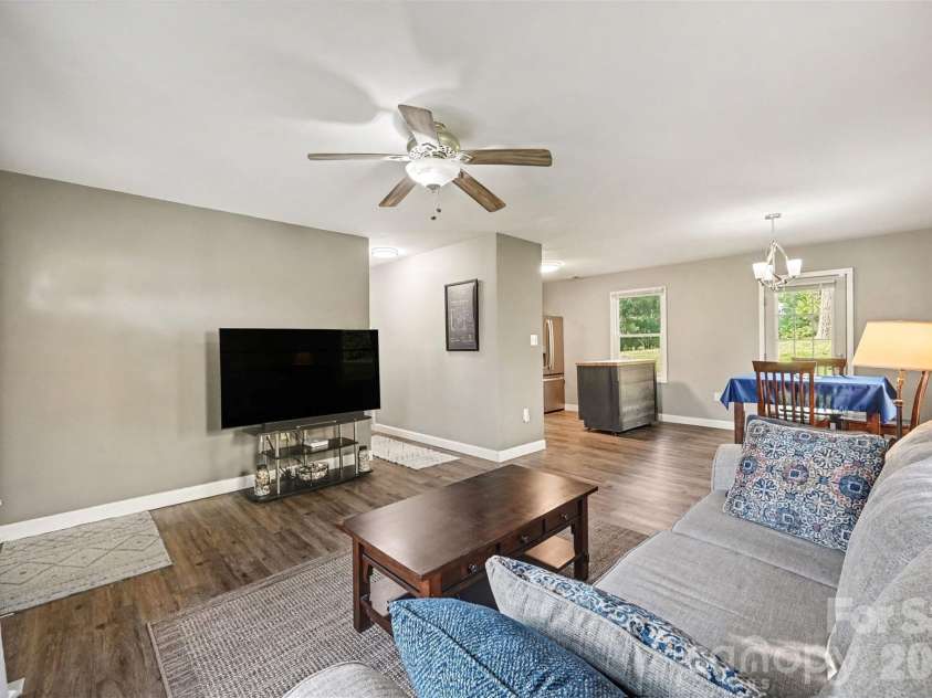 812 Capps Hill Mine Road, Charlotte, NC 28216.  MLS# CAR4420092, YatesRealty ID 48575. 