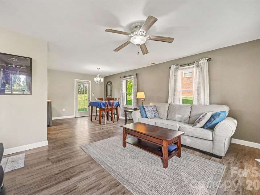 812 Capps Hill Mine Road, Charlotte, NC 28216.  MLS# CAR4420092, YatesRealty ID 48575. 
