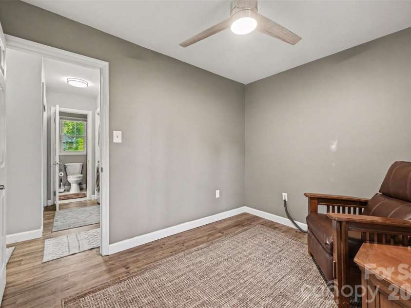 812 Capps Hill Mine Road, Charlotte, NC 28216.  MLS# CAR4420092, YatesRealty ID 48575. 