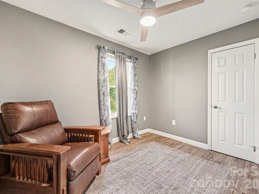 812 Capps Hill Mine Road, Charlotte, NC 28216.  MLS# CAR4420092, YatesRealty ID 48575. 