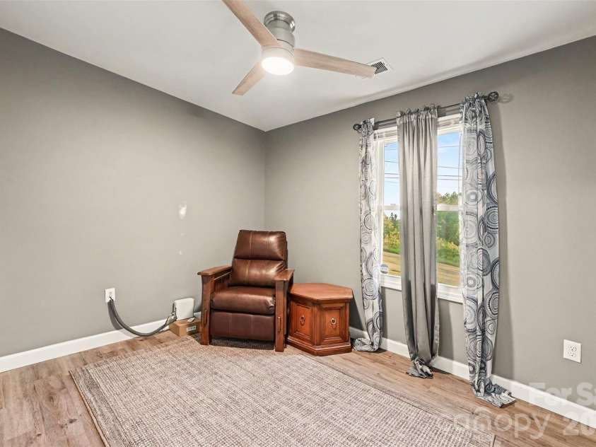 812 Capps Hill Mine Road, Charlotte, NC 28216.  MLS# CAR4420092, YatesRealty ID 48575. 
