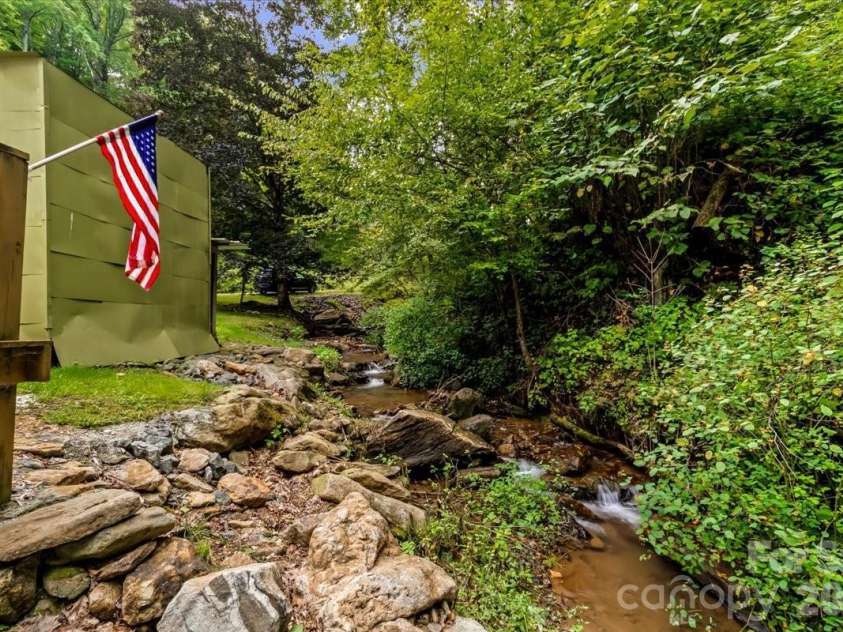 92 Silas Branch Road, Burnsville, NC 28714.  MLS# CAR4419913, YatesRealty ID 48576. 