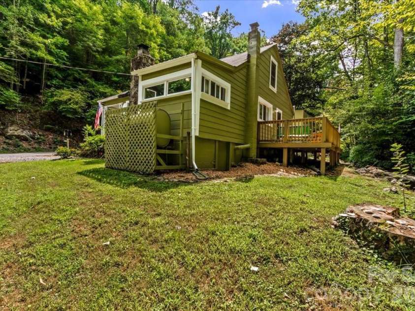 92 Silas Branch Road, Burnsville, NC 28714.  MLS# CAR4419913, YatesRealty ID 48576. 