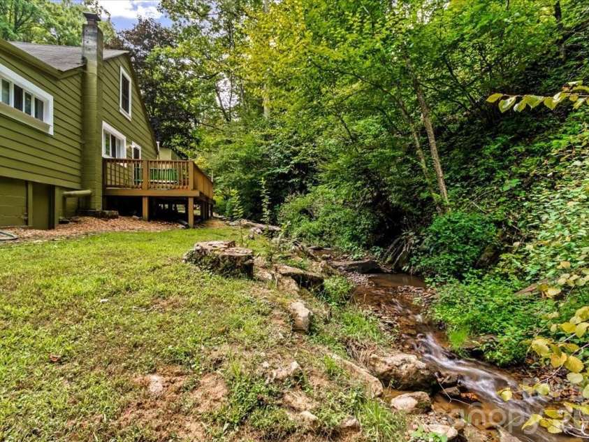 92 Silas Branch Road, Burnsville, NC 28714.  MLS# CAR4419913, YatesRealty ID 48576. 