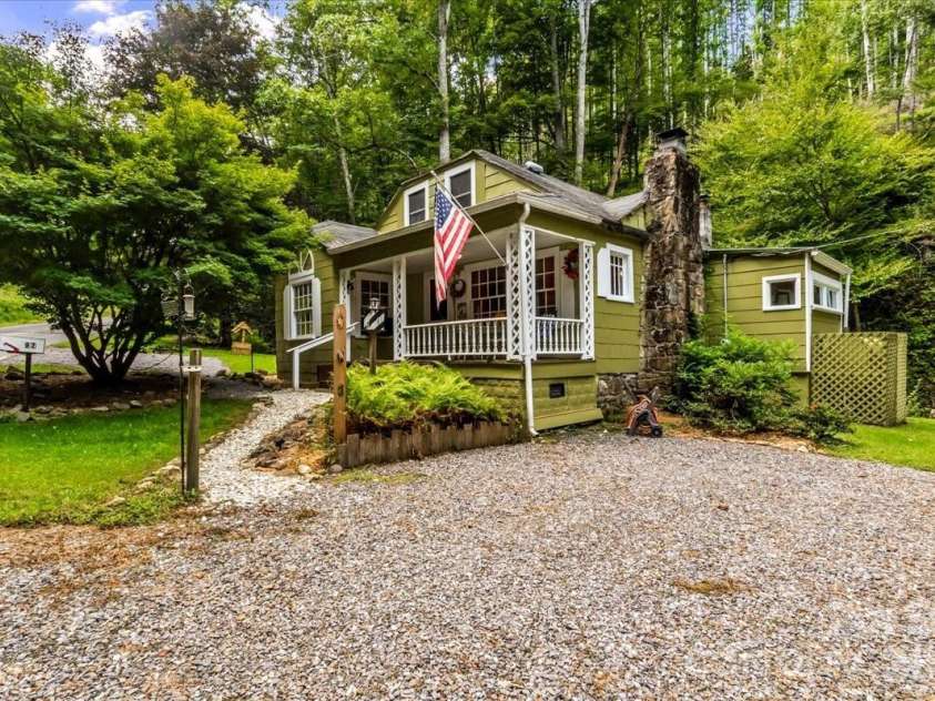 92 Silas Branch Road, Burnsville, NC 28714.  MLS# CAR4419913, YatesRealty ID 48576. 